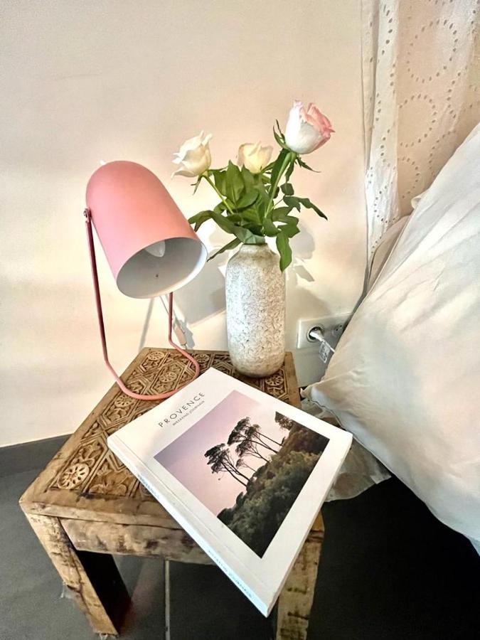 Loft Atypique Au Milieu Des Champs Apartment Tourrettes Bagian luar foto