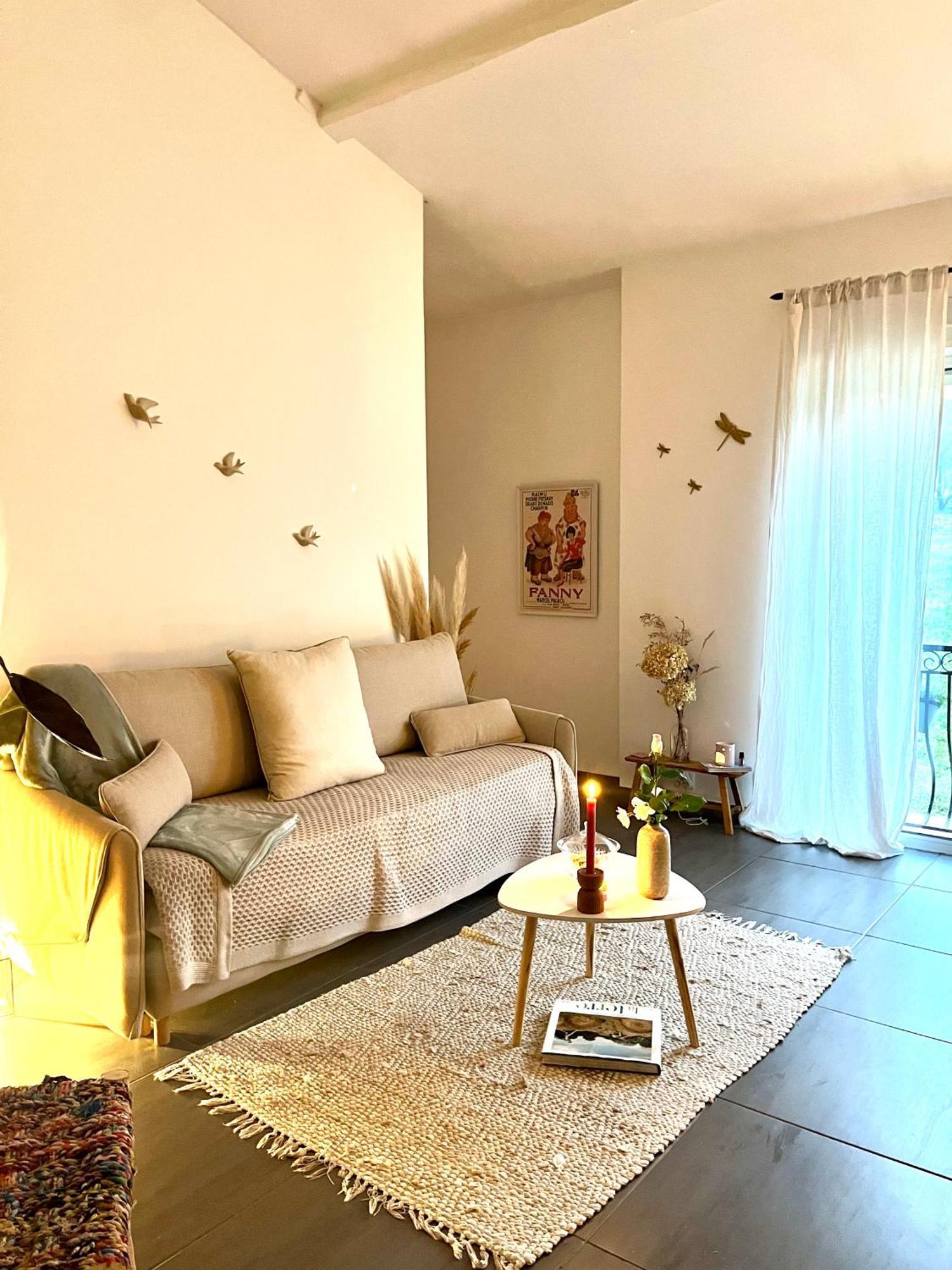 Loft Atypique Au Milieu Des Champs Apartment Tourrettes Bagian luar foto